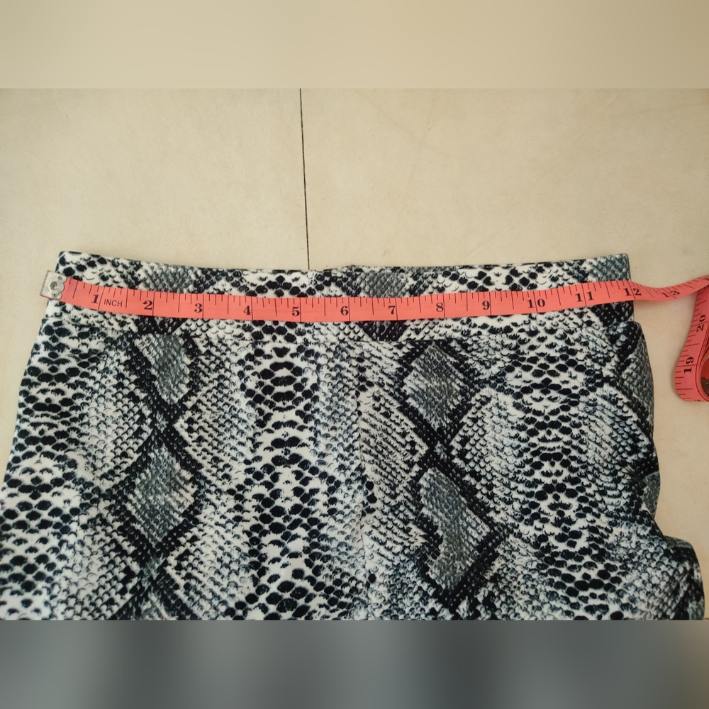 Shein Snake print leggings - Picture 4 of 4